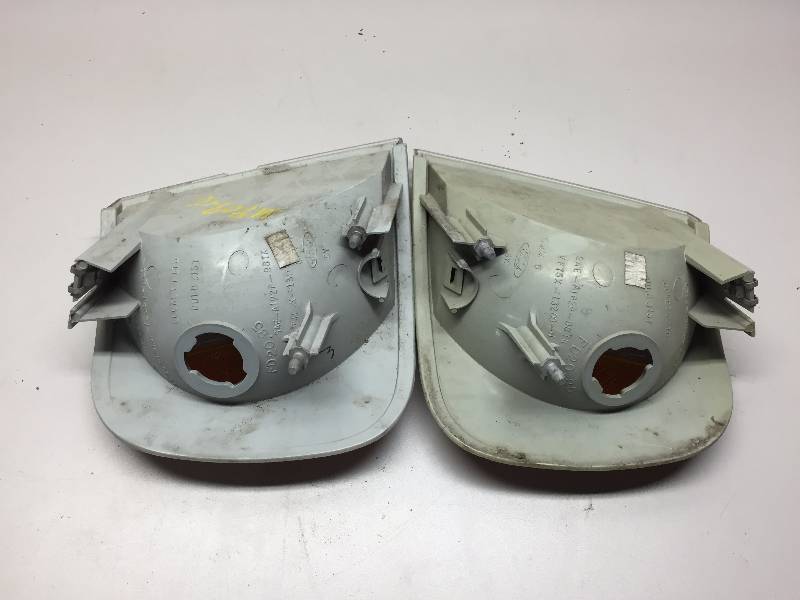 lot 3 image: SIDE MARKER LIGHT ASSEMBLIES FITS 98-04 F150EXPEDITION