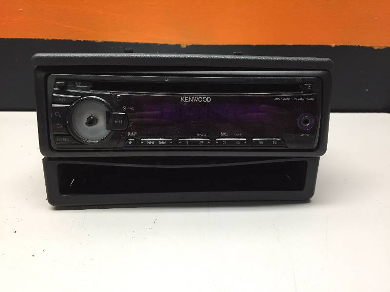 lot 4 image: KENWOOD DECK WITH FORD FILLER PLATE, KICKER 250 WATT AMP NOT WORKING, HEAD LAMP ASSEMBLY