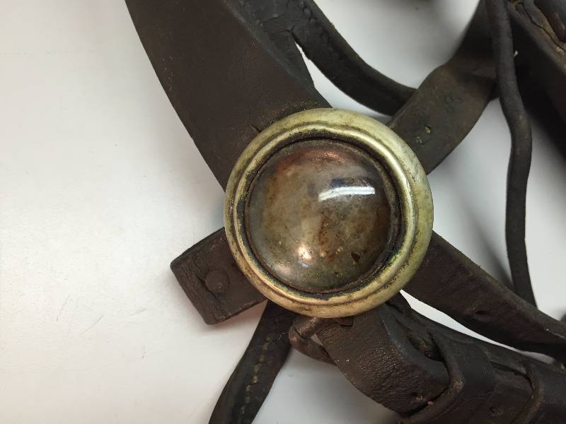 lot 10 image: VINTAGE BRIDLEHEAD STALL HORSE HARNESS