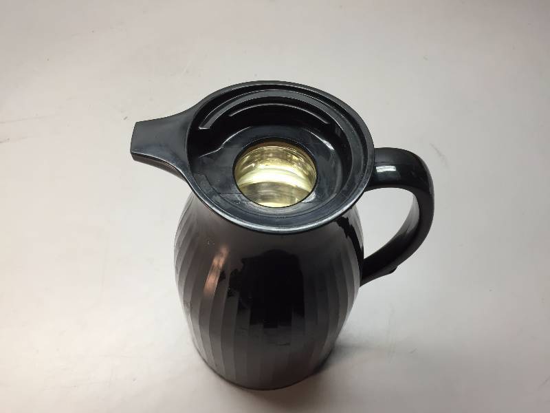 lot 20 image: COFFEE CARAFES (4)