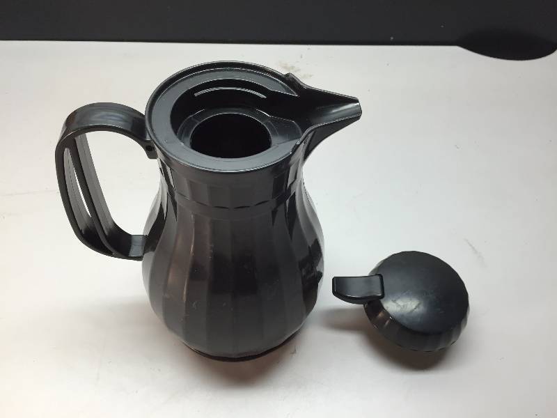 lot 21 image: COFFEE CARAFES (4)
