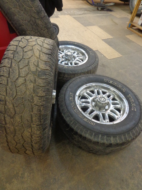 Hercules Terra Trac AT Tires & Lugs