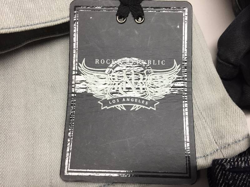 ROCK & REPUBLIC JEANS (7) AND 1 CARHARTT T-SHIRT