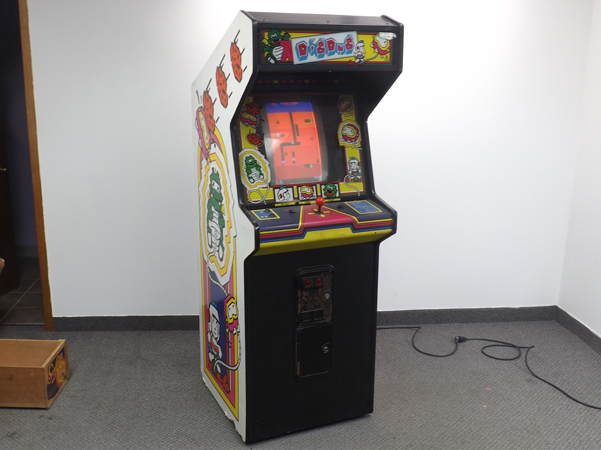 lot 1 image: Vintage Working Atari Dig Dug Video Arcade Game