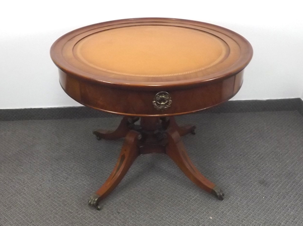 lot 3 image: MINT 1930s American Imperial Furniture Co. Round Parlor Table