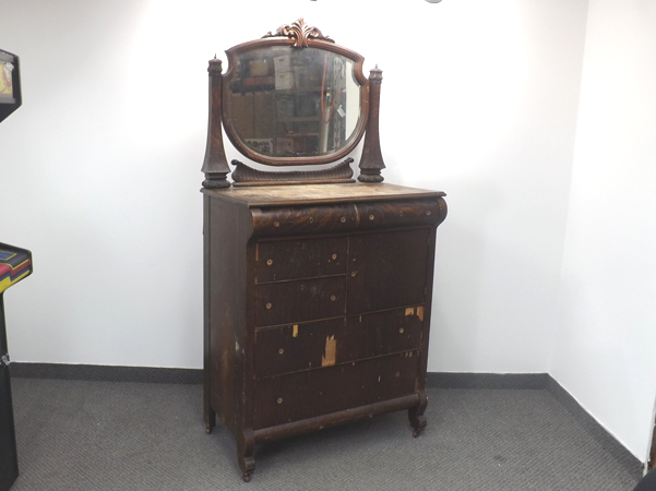 lot 7 image: HUGE Antique Tiger Oak Dresser with Mirror
