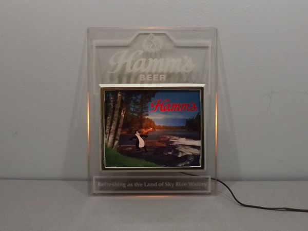 lot 15 image: Vintage Hamms Lighted Beer Sign