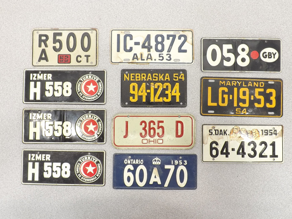 lot 18 image: Large Lot of Vintage Miniature License Plates