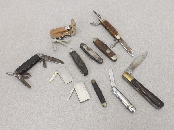 lot 20 image: Lot of Vintage Pocket Knives