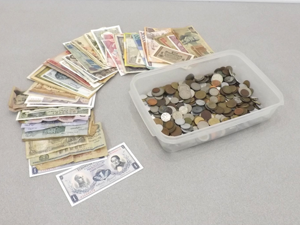 lot 23 image: Foreign Coins and Currency