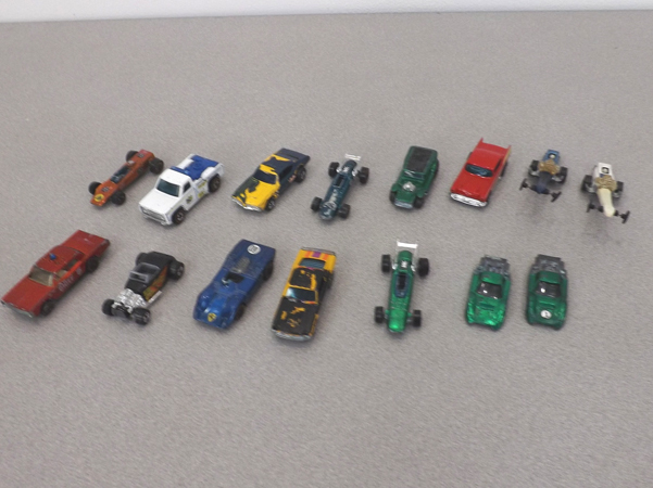 lot 29 image: Authentic Redline, etc. Hot Wheels