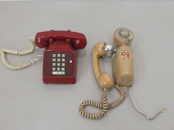 lot 31 image: Vintage Phones