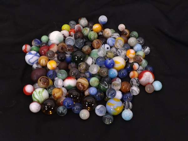 lot 40 image: Lot of Antique and Vintage etc. Marbles