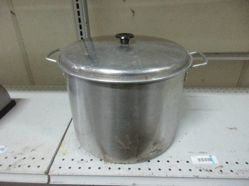 Large Aluminum pot