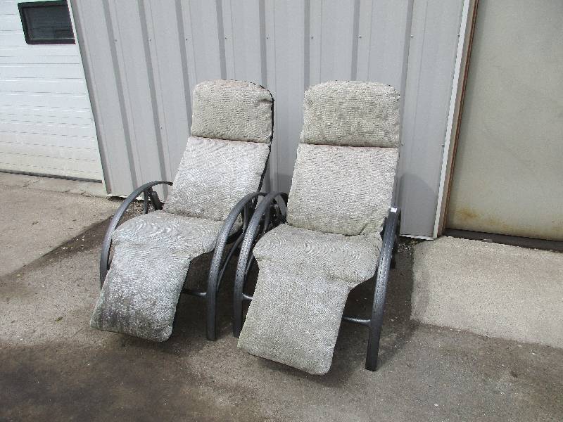 2 Lounge Chairs