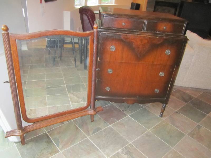 Beautiful antique dresser with mirr...