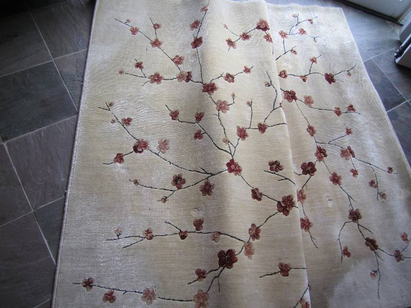 Flowered rug with bottom gripper, 5...