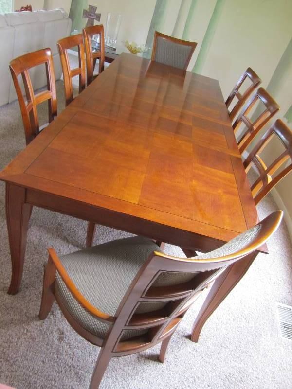 Very nice formal dining table, 44 x...
