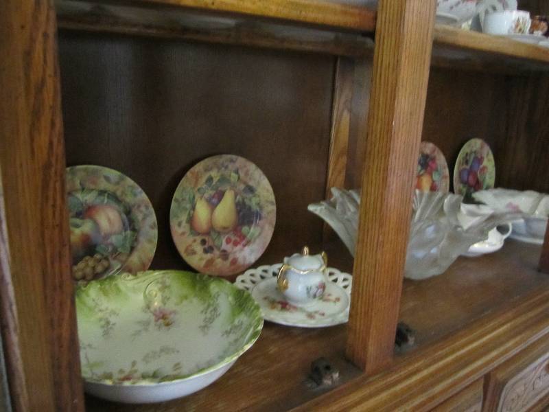 Lot of china and porcelain, entire ...