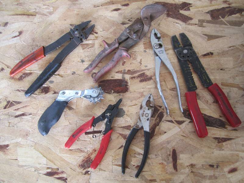 Lot of wire and metal cutting tools...
