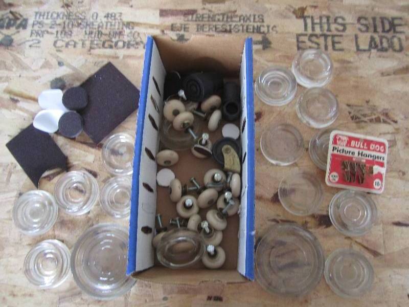 Lot of floor pads and knobs...