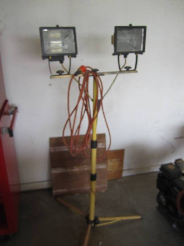 2 work lights on stand...