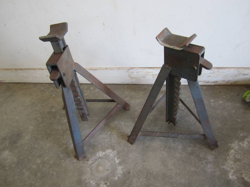 Pair of vehicle stands...