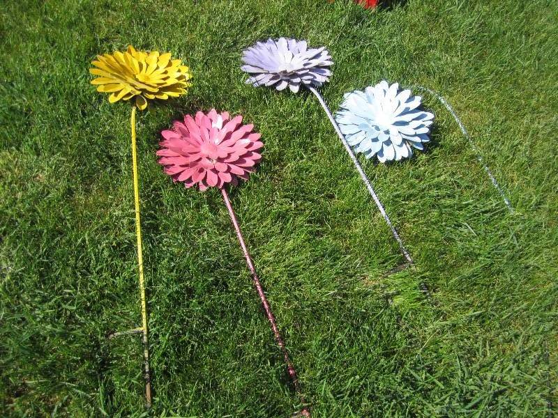4 metal flowers...