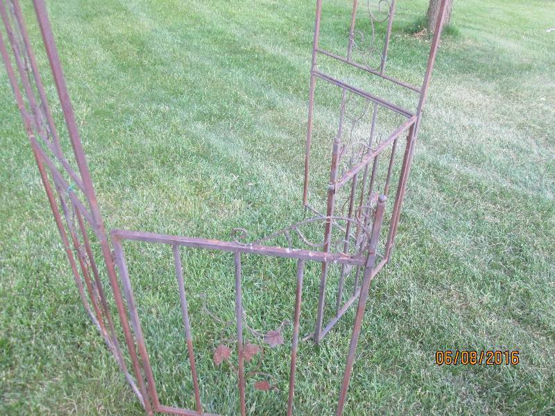 Metal arbor with gate, 4 feet wide