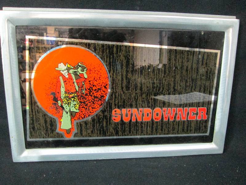 lot 140 image: Slot Machine Glass Panel From The Sundowner Hotel