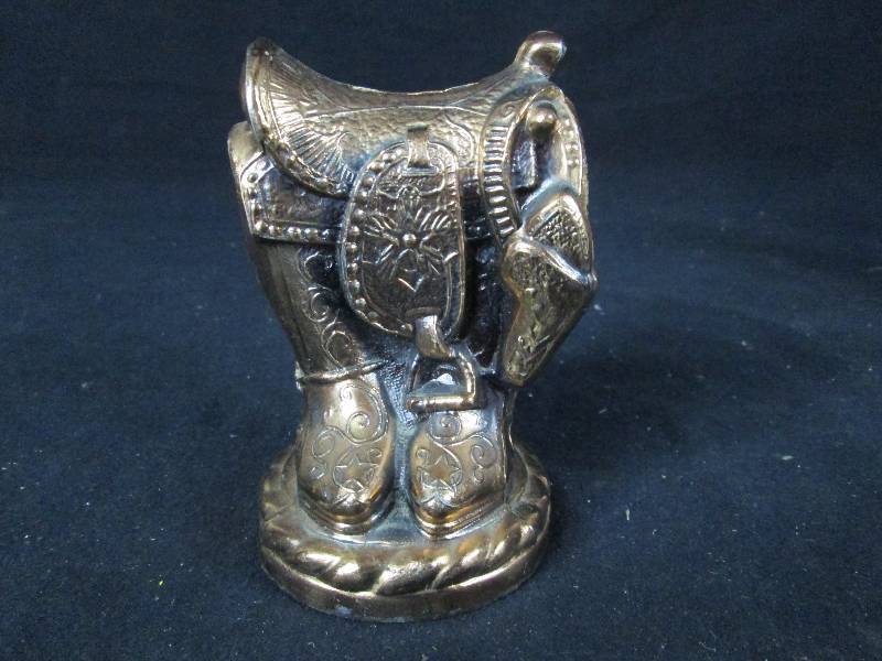 lot 154 image: Saddle Bank