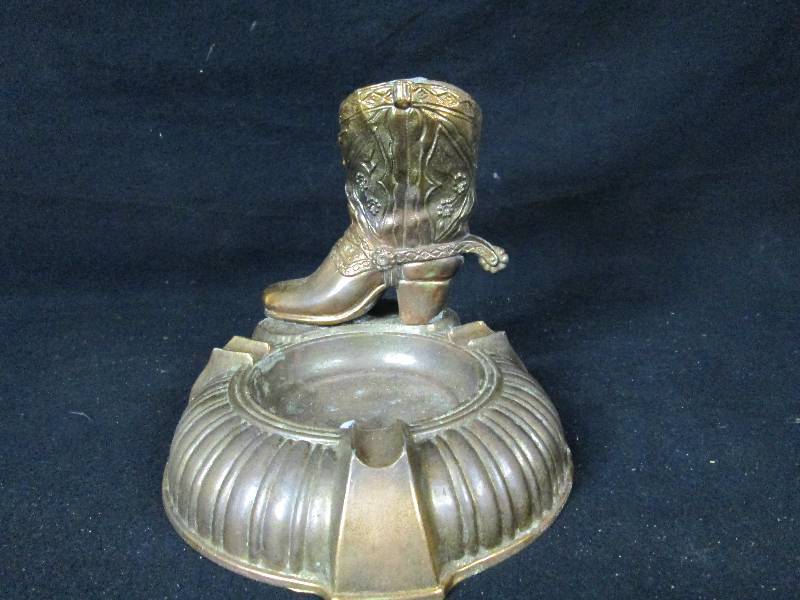 lot 179 image: Cowboy Boot Ashtray