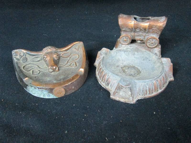 lot 180 image: Covered Wagon Match Holder With Ashtray