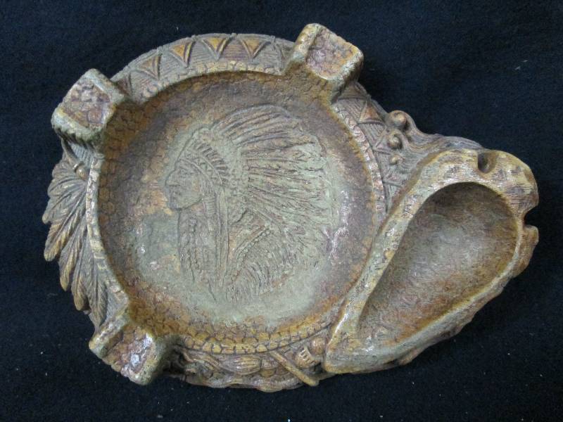 lot 190 image: Syroco Wood 1 Pipe Souvenir Ashtray Indian