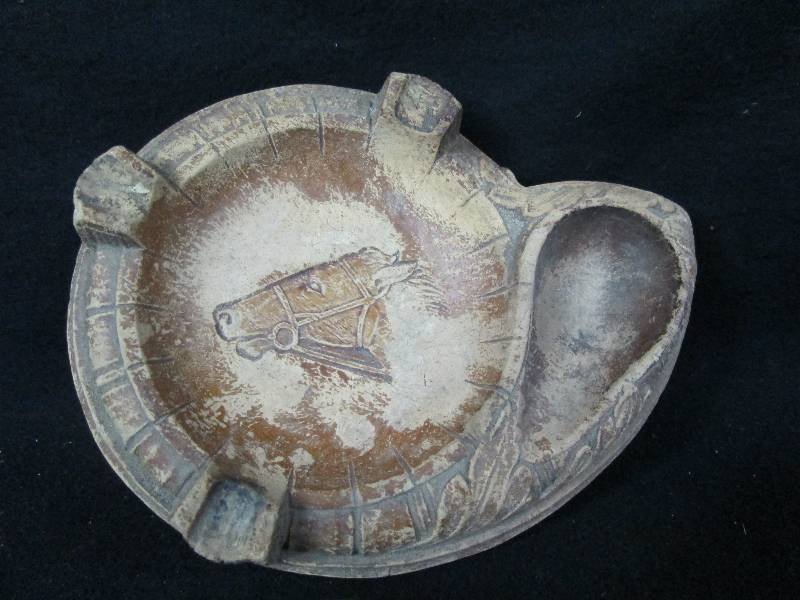 lot 191 image: Syroco Wood 1 Pipe Souvenir Ashtray Horse