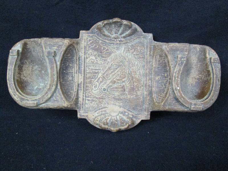 lot 192 image: Syroco Wood 2 Pipe Souvenir Ashtray Horse