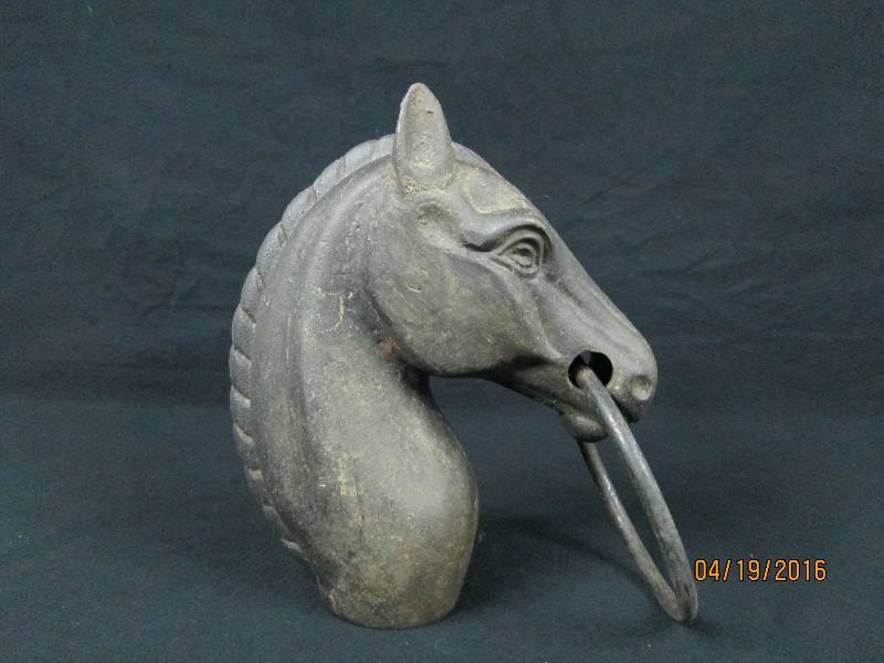 lot 2 image: Cast Iron Horse Hitching Post