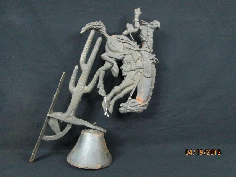 lot 3 image: Cast Iron Bell