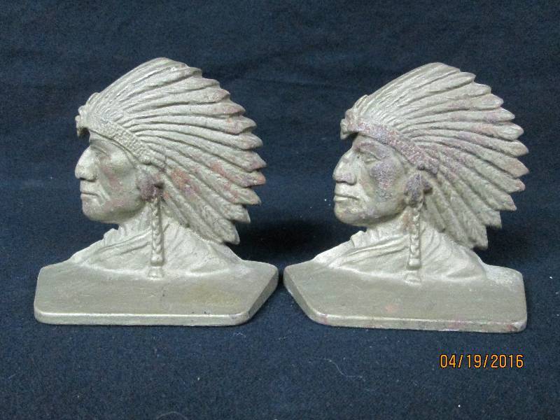 lot 9 image: A.C.W CO Indian Head Book Ends
