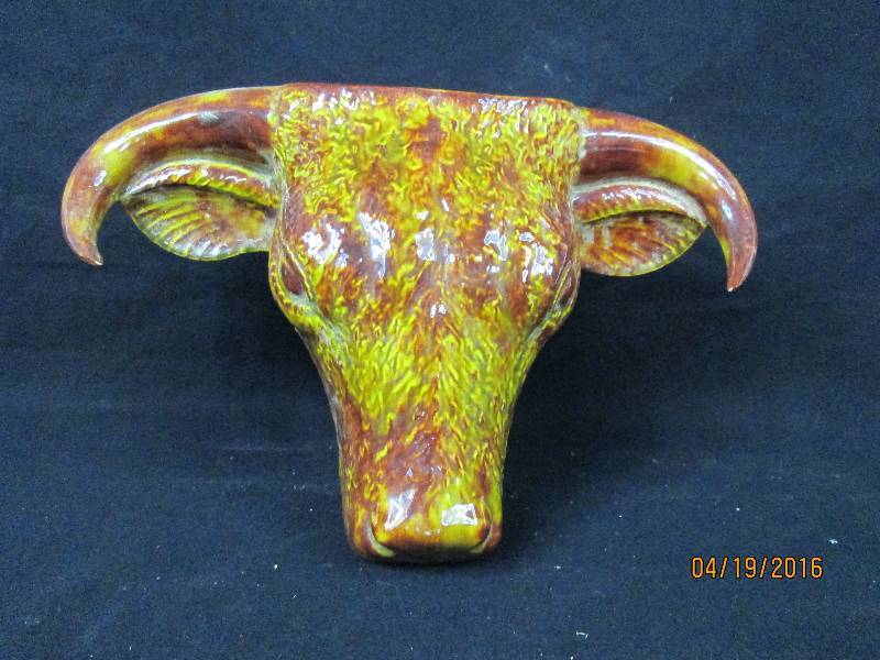 lot 12 image: Steers Head Wall Pocket