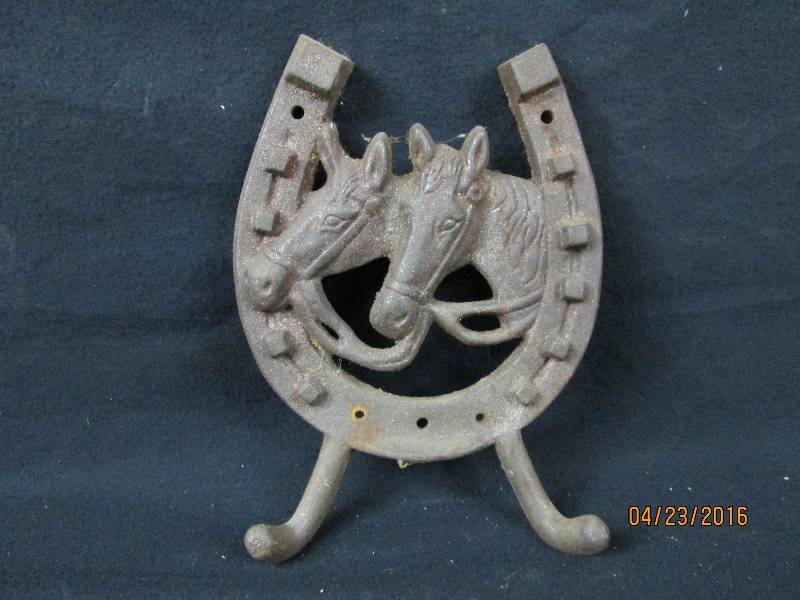 lot 29 image: Cast Iron Horse Shoe Wall Hook.