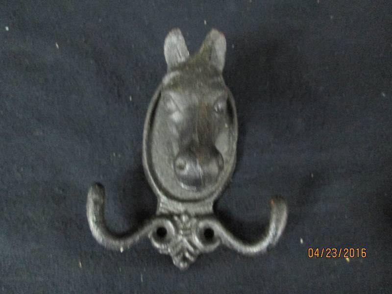 lot 35 image: Cast Iron Black 3D Horse Head Wall Hook