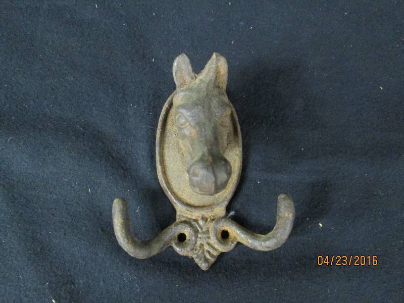 lot 36 image: Cast Iron Rust 3D Horse Head Wall Hook