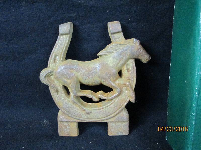 lot 40 image: Cast Iron Horse Door Knocker Topper