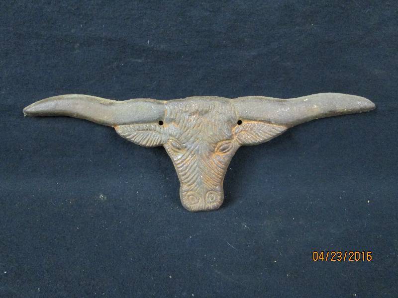 lot 37 image: Cast Iron Steers Head Wall Art