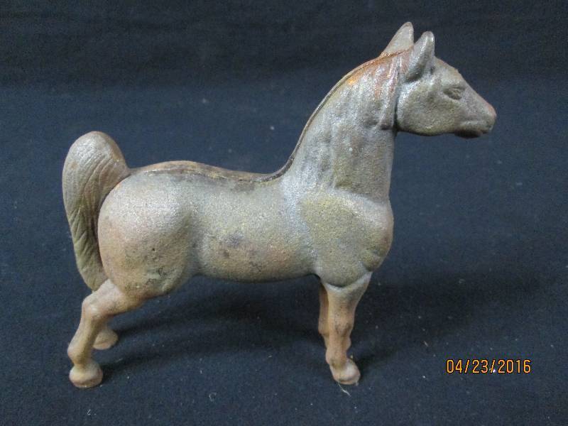 lot 42 image: Cast Iron 3D Horse Figure