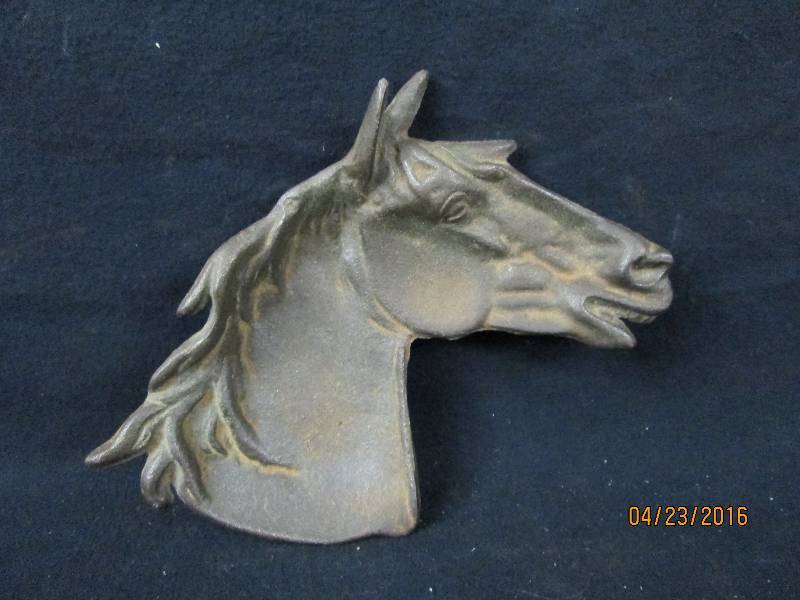 lot 48 image: Cast Iron Horse Head Dish