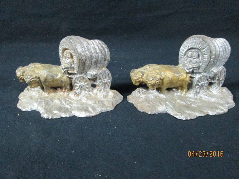 lot 61 image: Marked Oxen Pulling Cover Wagon Bookends