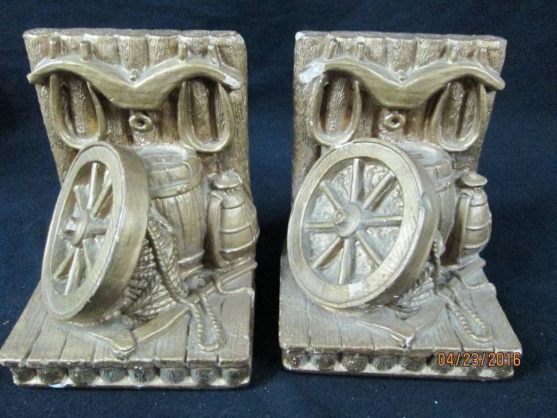 lot 75 image: Chalk ware Wagon Wheel Bookends