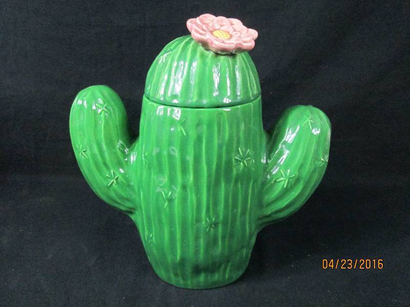 lot 98 image: Treasure Craft Cactus Cookie Jar